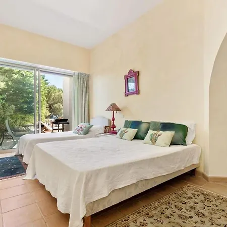 Eden Roc Tatil Evi *