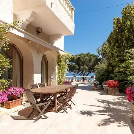 Eden Roc Tatil Evi *
