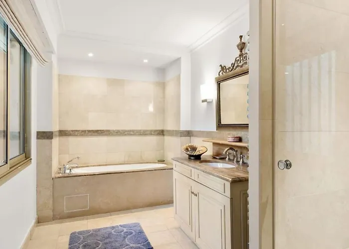 Eden Roc Hébergement de vacances *